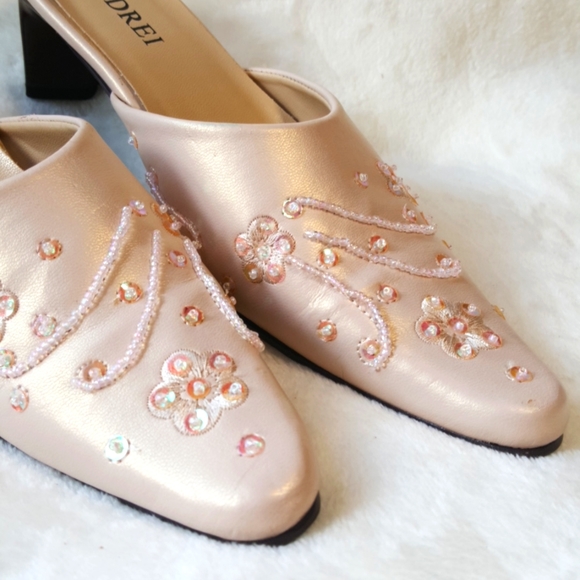 Pink Pointy Woman Shoes - Picture 3 of 9